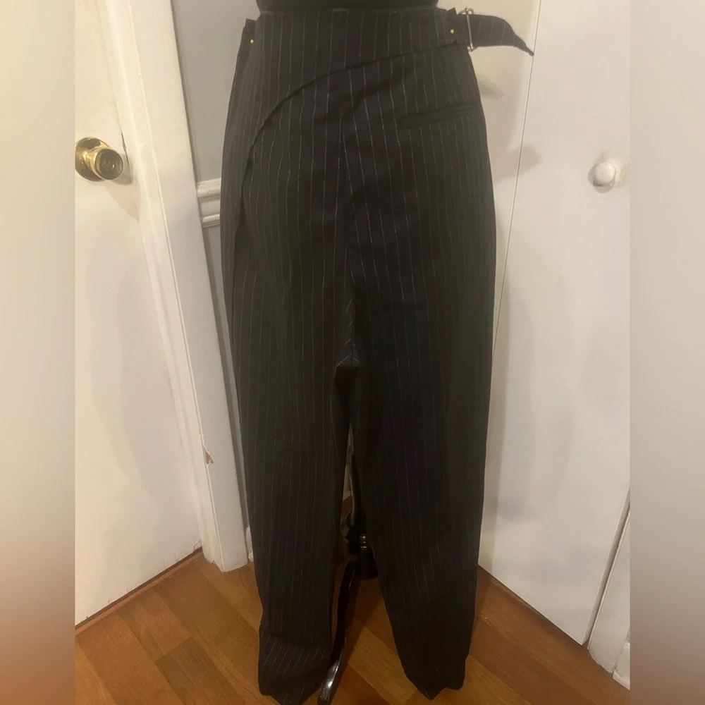 ASOS Design smart wide leg pin stripe pants with asymmetric waist - Picture 2 of 4